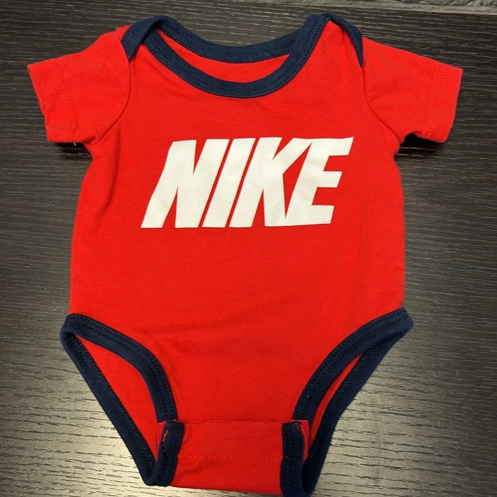 ‎Nike